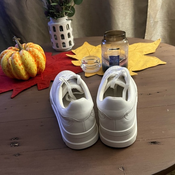 LisaVicky Platform Stylish White Sneakers - Picture 3 of 5